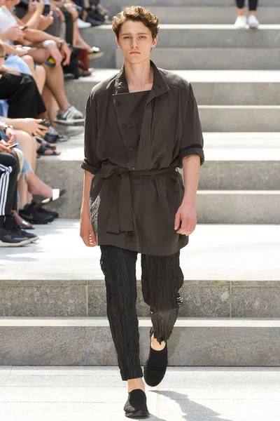 Look 2